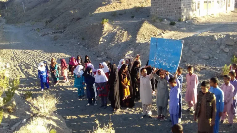 لولهکشی آب شرب برای مدرسه آپاتان، روستای رئیسآباد سرباز